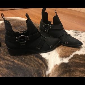 Coconut by Matisse booties - Black sz 7.5